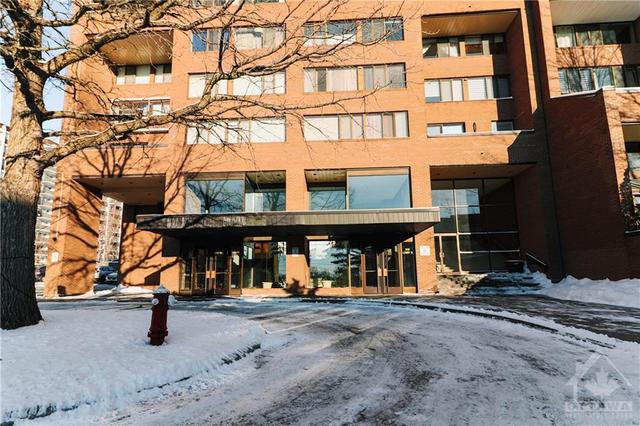 1703 - 505 St Laurent Boulevard, Condo with 2 bedrooms, 1 bathrooms and 1 parking in Ottawa ON | Card Image