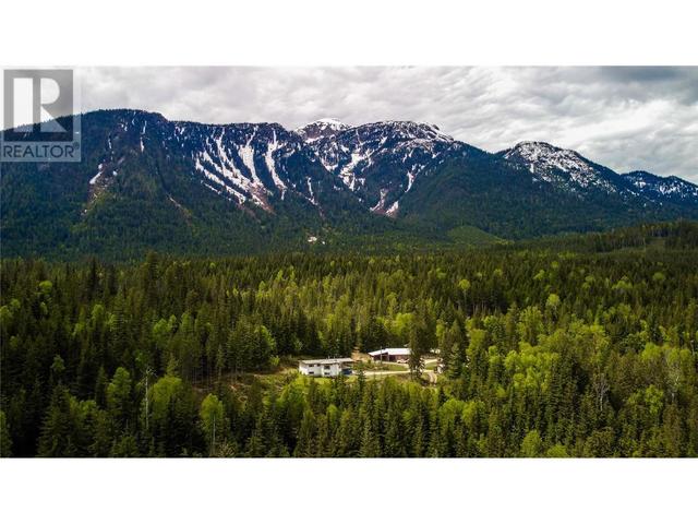 2180 Clough Road, House detached with 3 bedrooms, 2 bathrooms and 6 parking in Columbia Shuswap B BC | Image 5