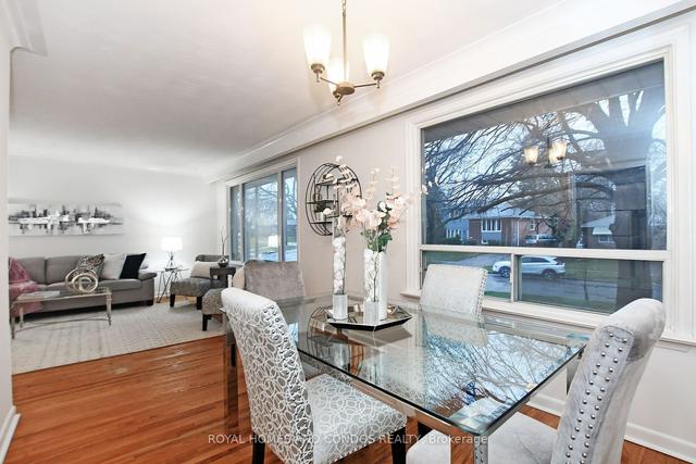 29 Manorwood Rd, House detached with 3 bedrooms, 2 bathrooms and 4 parking in Toronto ON | Image 6