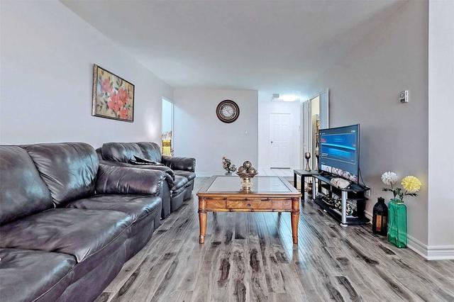 2209 - 5 Massey Sq, Condo with 3 bedrooms, 2 bathrooms and 2 parking in Toronto ON | Image 3