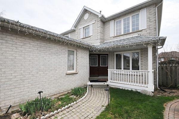 81 Ready Crt, House detached with 3 bedrooms, 4 bathrooms and 4 parking in Brampton ON | Image 3
