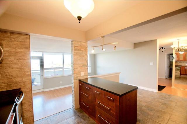 1704 - 1360 York Mills Rd, Condo with 2 bedrooms, 1 bathrooms and 1 parking in Toronto ON | Image 2