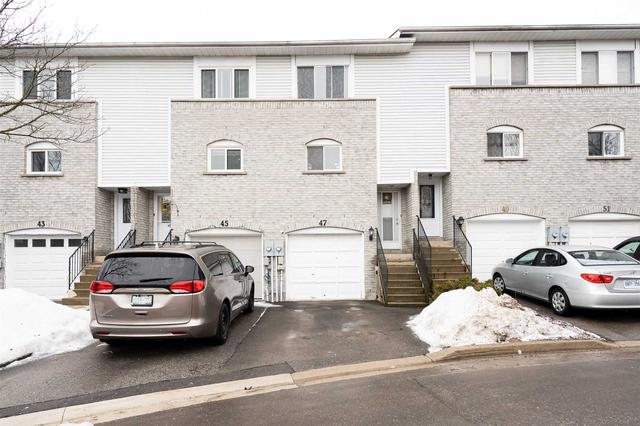 47 William Curtis Circ, Townhouse with 3 bedrooms, 2 bathrooms and 2 parking in Newmarket ON | Image 1