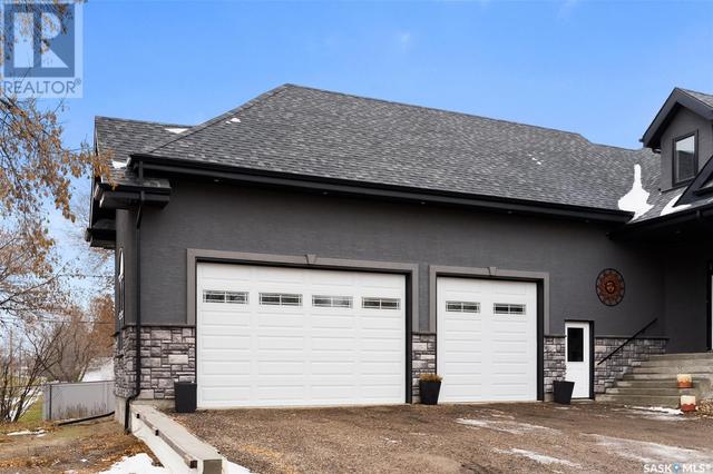 799 First Avenue, House detached with 3 bedrooms, 3 bathrooms and null parking in Pilot Butte SK | Image 47