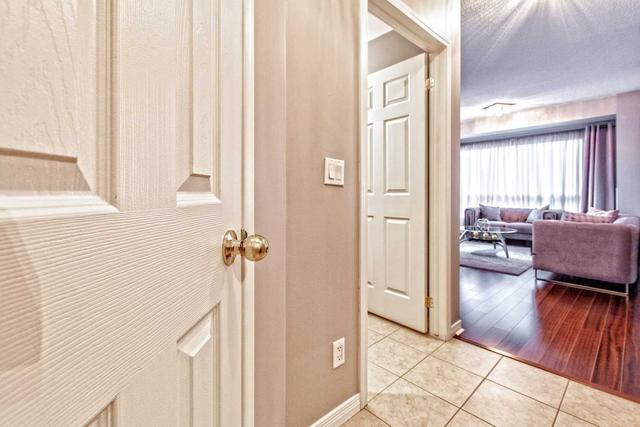 519 - 2 Maison Parc Crt, Condo with 2 bedrooms, 2 bathrooms and 2 parking in Vaughan ON | Image 35