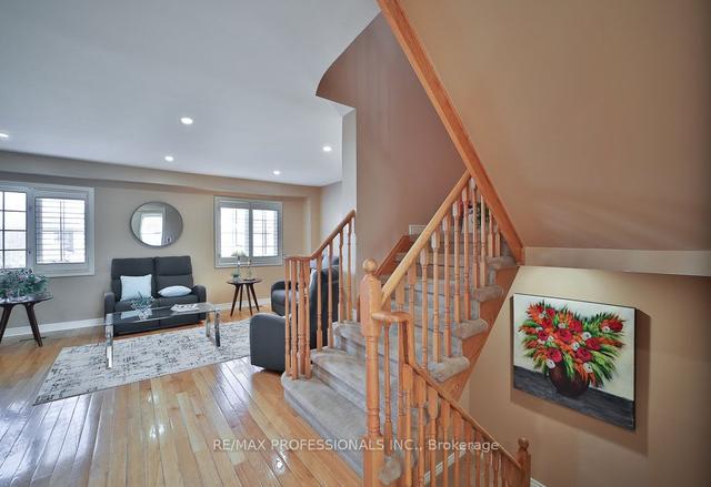 3319 Southwick St, House attached with 3 bedrooms, 3 bathrooms and 3 parking in Mississauga ON | Image 23