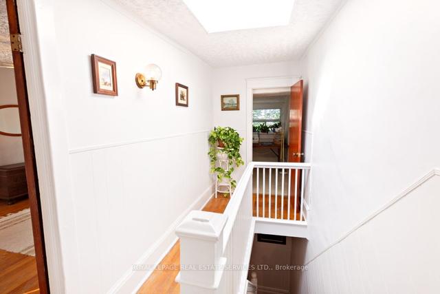 385 Manning Ave, House attached with 5 bedrooms, 2 bathrooms and 3 parking in Toronto ON | Image 14
