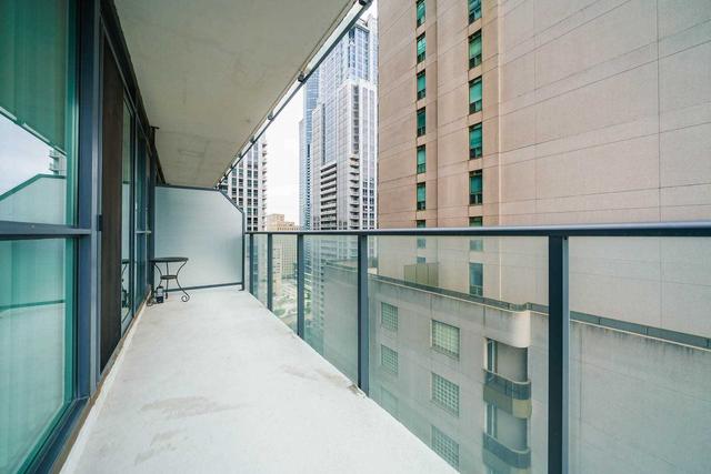 1910 - 770 Bay St, Condo with 2 bedrooms, 2 bathrooms and 1 parking in Toronto ON | Image 24
