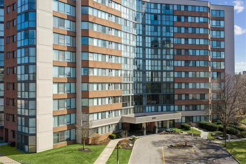 704 - 1230 Marlborough Court, House attached with 2 bedrooms, 2 bathrooms and 1 parking in Oakville ON | Card Image