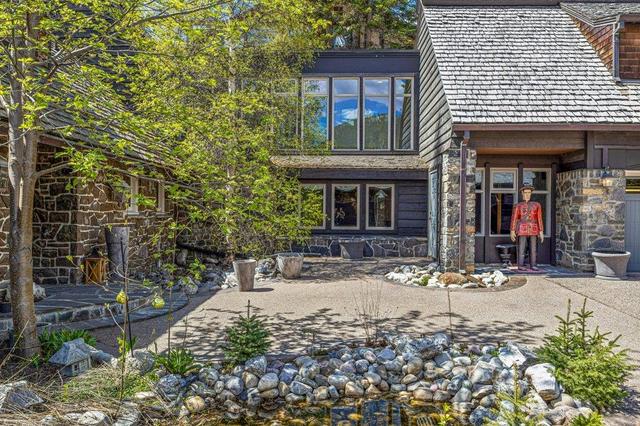 301 Buffalo Street, House detached with 6 bedrooms, 5 bathrooms and 8 parking in Banff AB | Image 4