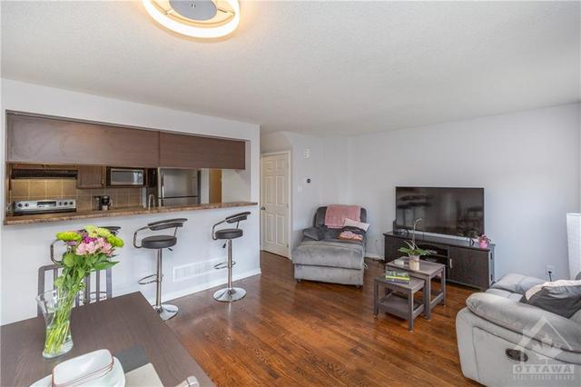 431 Dusk Private, Townhouse with 3 bedrooms, 2 bathrooms and 3 parking in Ottawa ON | Image 12