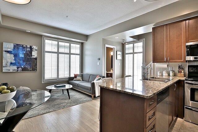 Th5 - 68 Carr St, Townhouse with 2 bedrooms, 2 bathrooms and 1 parking in Toronto ON | Image 4