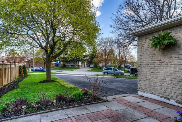 30 Millwood Dr, House semidetached with 3 bedrooms, 2 bathrooms and 6 parking in Kitchener ON | Image 2