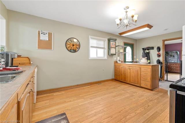 5888 Highway 35, House detached with 3 bedrooms, 1 bathrooms and 20 parking in Kawartha Lakes ON | Image 17