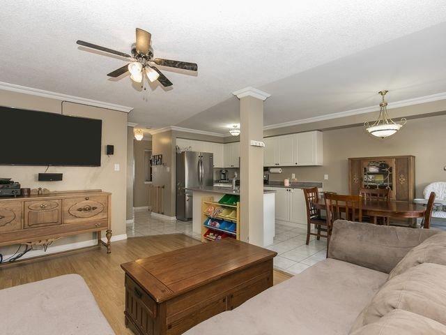 13 Pauline Cres, House attached with 3 bedrooms, 4 bathrooms and 3 parking in Brampton ON | Image 5