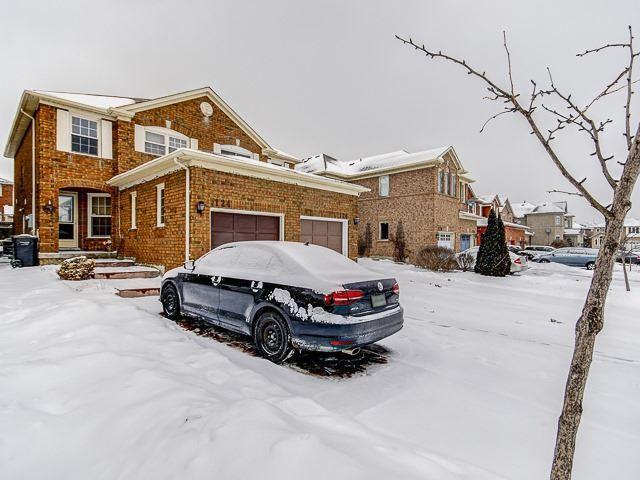 124 Oatfield Rd, House semidetached with 3 bedrooms, 2 bathrooms and 2 parking in Brampton ON | Image 1