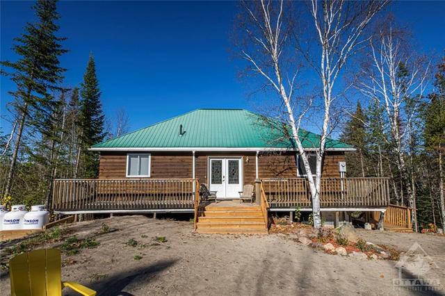 6055 Centennial Drive, House detached with 3 bedrooms, 2 bathrooms and 7 parking in Greater Madawaska ON | Image 3
