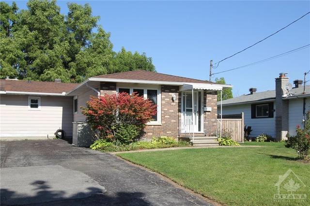 86 Stephen Street, Home with 4 bedrooms, 2 bathrooms and 2 parking in Smiths Falls ON | Image 1