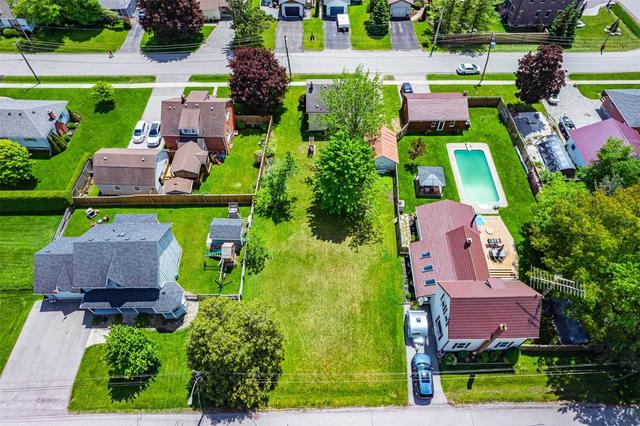 8 Mill St, House detached with 3 bedrooms, 1 bathrooms and 3 parking in East Gwillimbury ON | Image 4