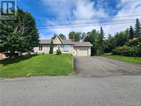 233 Bellevue Street, House detached with 3 bedrooms, 2 bathrooms and null parking in Edmundston NB | Card Image