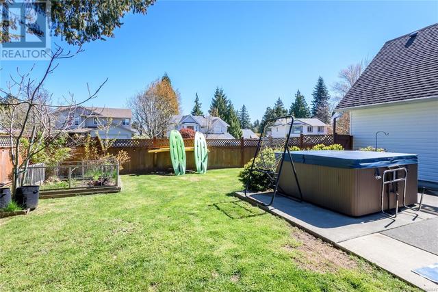 2226 Heron Cres, House detached with 3 bedrooms, 3 bathrooms and 2 parking in Comox BC | Image 5