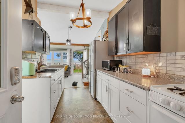 47 Elgin St W, House detached with 2 bedrooms, 1 bathrooms and 6 parking in Brighton ON | Image 2