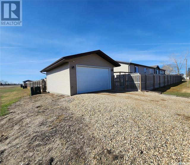 202 Brownlee Street, Home with 3 bedrooms, 2 bathrooms and null parking in Weyburn SK | Image 44