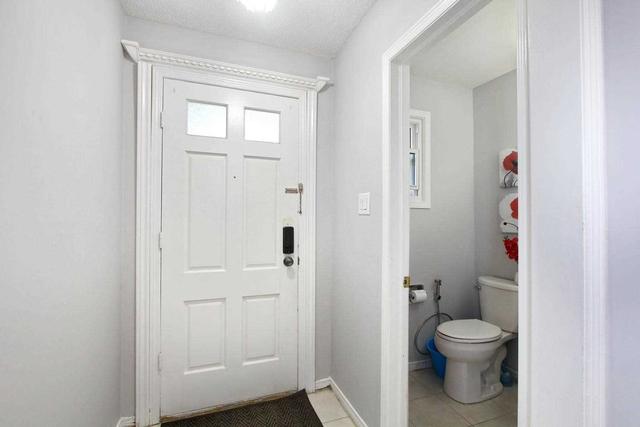 55 Dutch Cres, House attached with 3 bedrooms, 4 bathrooms and 3 parking in Brampton ON | Image 4