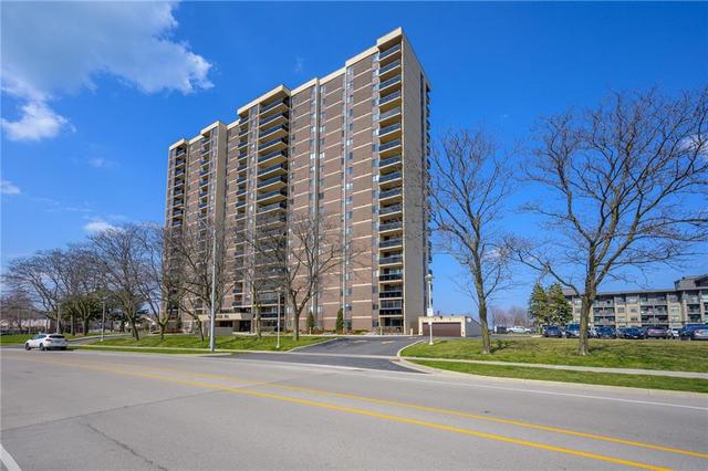 1104 - 301 Frances Avenue S, Condo with 3 bedrooms, 1 bathrooms and null parking in Hamilton ON | Image 3