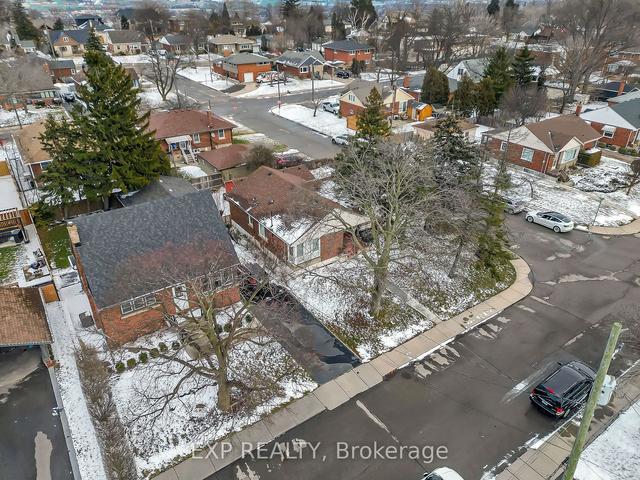 9 Mulock Ave, House detached with 3 bedrooms, 2 bathrooms and 3 parking in Hamilton ON | Image 35
