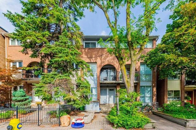 138 Dupont St, House attached with 2 bedrooms, 4 bathrooms and 2 parking in Toronto ON | Image 1