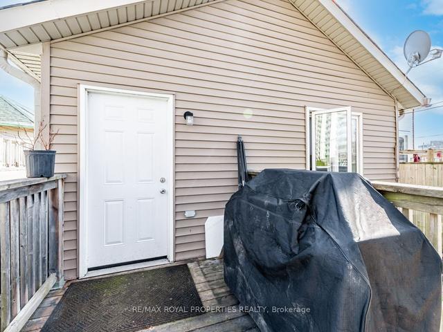 32 St Dunstan Dr, House detached with 2 bedrooms, 1 bathrooms and 2 parking in Toronto ON | Image 24