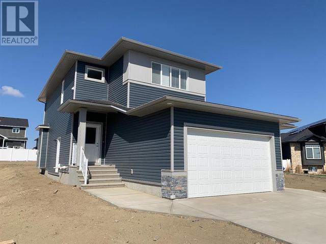 203 Hamptons Crescent Se, House detached with 3 bedrooms, 2 bathrooms and 4 parking in Medicine Hat AB | Card Image