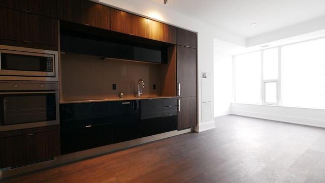 5512 - 10 York St, Condo with 1 bedrooms, 1 bathrooms and null parking in Toronto ON | Image 2
