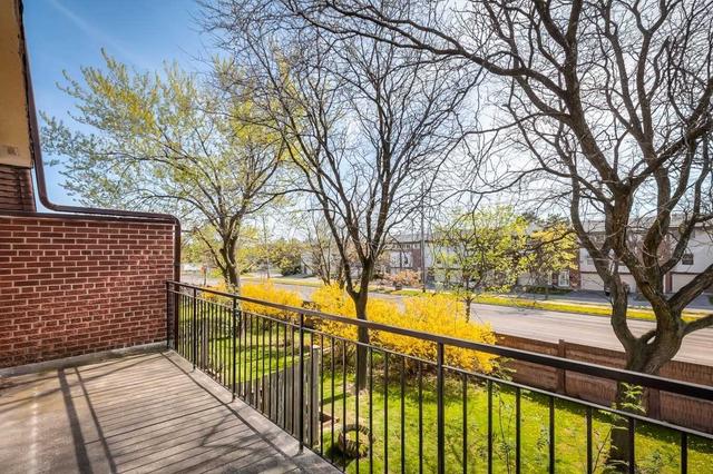 69 - 70 Crockamhill Dr, Townhouse with 3 bedrooms, 2 bathrooms and 2 parking in Toronto ON | Image 7