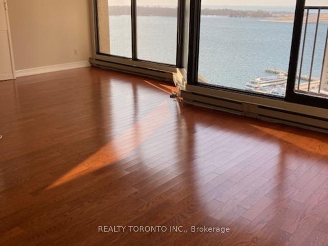 1904 - 65 Harbour Sq, Condo with 2 bedrooms, 2 bathrooms and 1 parking in Toronto ON | Image 12