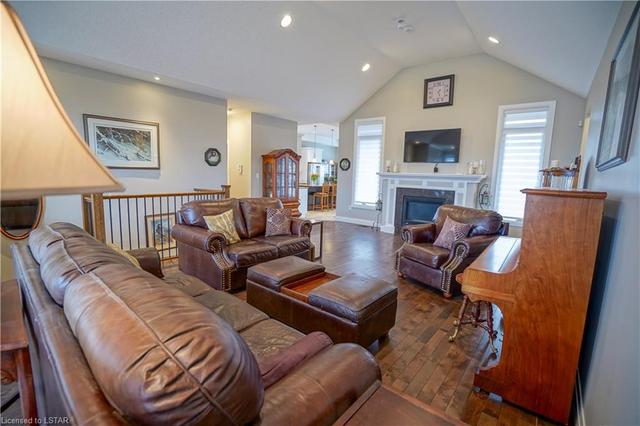 50 Veale Crescent, House detached with 3 bedrooms, 3 bathrooms and 7 parking in Strathroy Caradoc ON | Image 10