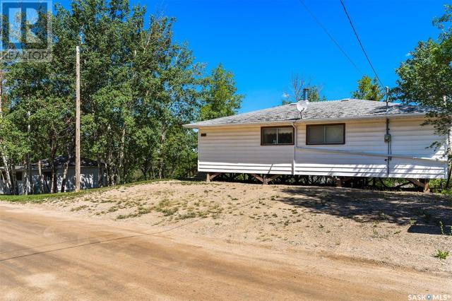 270 & 298 Woodland Avenue, House detached with 4 bedrooms, 1 bathrooms and null parking in Buena Vista SK | Image 2