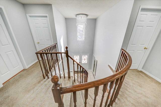 1030 Thimbleberry Circ, House detached with 4 bedrooms, 4 bathrooms and 6 parking in Oshawa ON | Image 11