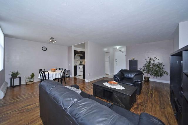 409 - 2245 Eglinton Ave E, Condo with 2 bedrooms, 1 bathrooms and 1 parking in Toronto ON | Image 1