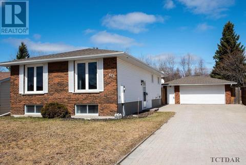 575 Lynwood Dr, House detached with 3 bedrooms, 2 bathrooms and null parking in Timmins ON | Card Image