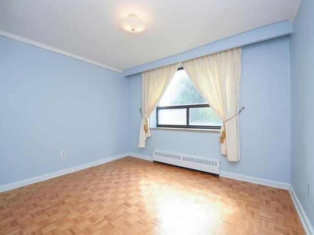 211 - 921 Midland Ave, Condo with 2 bedrooms, 1 bathrooms and 1 parking in Toronto ON | Image 2