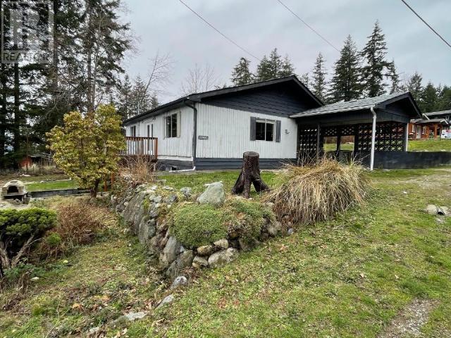 2135 Palmer Road, House detached with 4 bedrooms, 2 bathrooms and null parking in Powell River C BC | Image 2