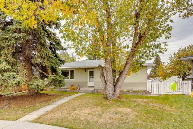 1008 Riddell Place Se, House detached with 4 bedrooms, 1 bathrooms and 2 parking in Calgary AB | Image 2
