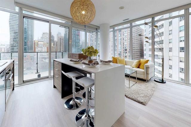 904 - 75 St Nicholas St, Condo with 2 bedrooms, 2 bathrooms and 1 parking in Toronto ON | Image 24
