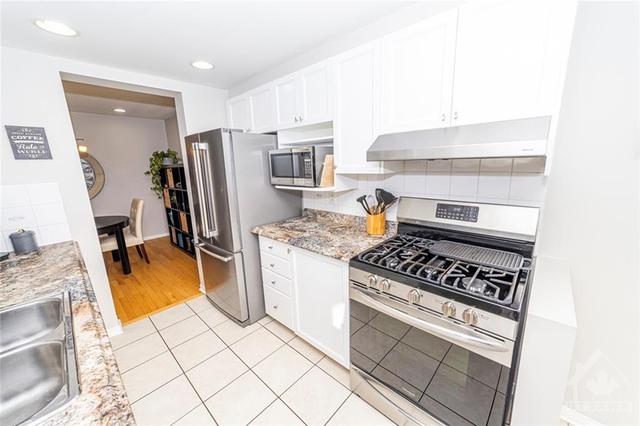2081 Liska Street, Townhouse with 3 bedrooms, 3 bathrooms and 3 parking in Ottawa ON | Image 15
