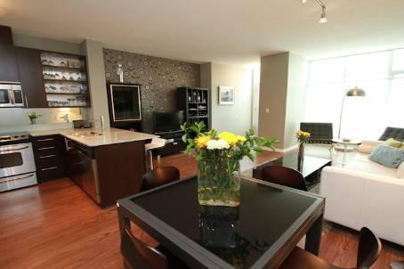 th1 - 96 St Patrick St, Townhouse with 3 bedrooms, 3 bathrooms and 2 parking in Toronto ON | Image 2