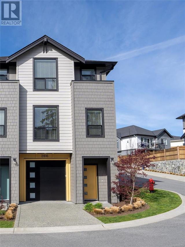 2816 Lunar Crt, House attached with 3 bedrooms, 4 bathrooms and 2 parking in Langford BC | Image 2