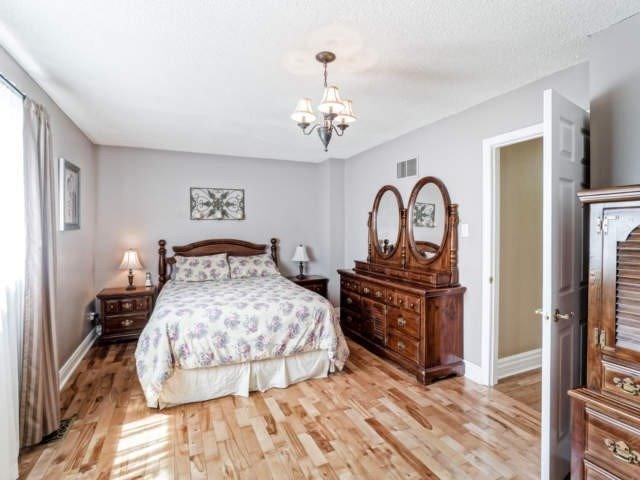 76 Trewartha Cres, House detached with 4 bedrooms, 3 bathrooms and 6 parking in Brampton ON | Image 11
