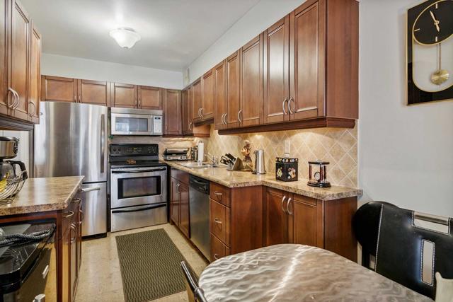 303 - 50 Baif Blvd, Condo with 3 bedrooms, 2 bathrooms and 2 parking in Richmond Hill ON | Image 2